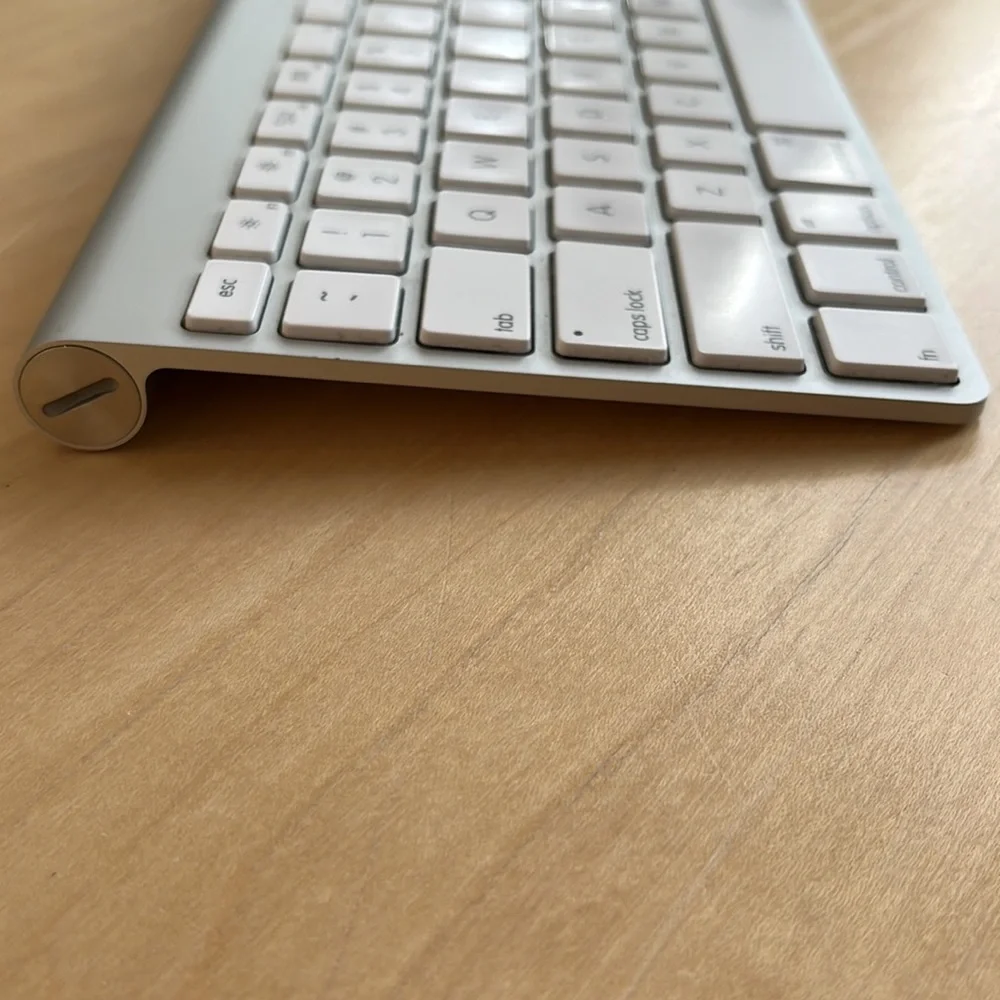Apple Silver Bluetooth Wireless Keyboard A1314